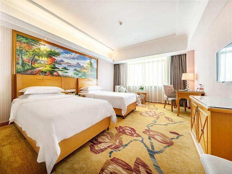 Vienna Hotel Banxuegang Road Shenzhen Exterior photo