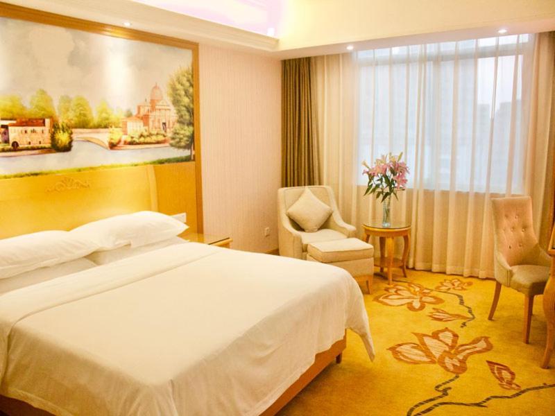 Vienna Hotel Banxuegang Road Shenzhen Exterior photo
