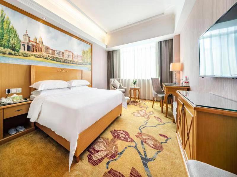 Vienna Hotel Banxuegang Road Shenzhen Exterior photo