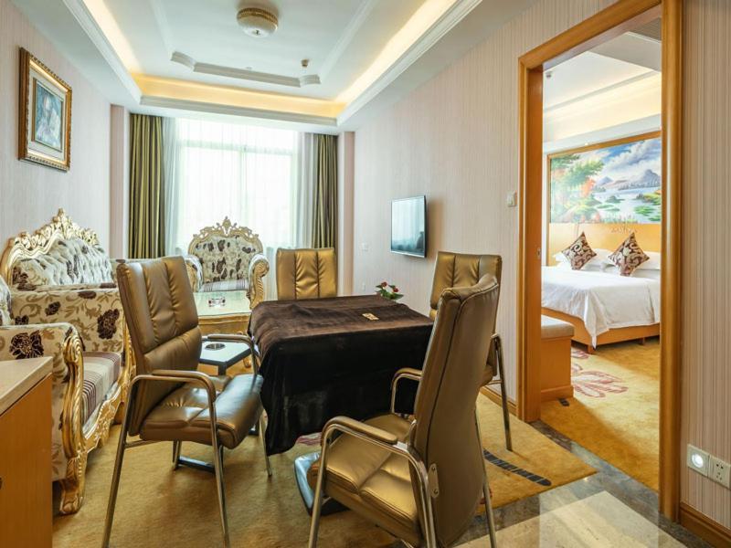 Vienna Hotel Banxuegang Road Shenzhen Exterior photo